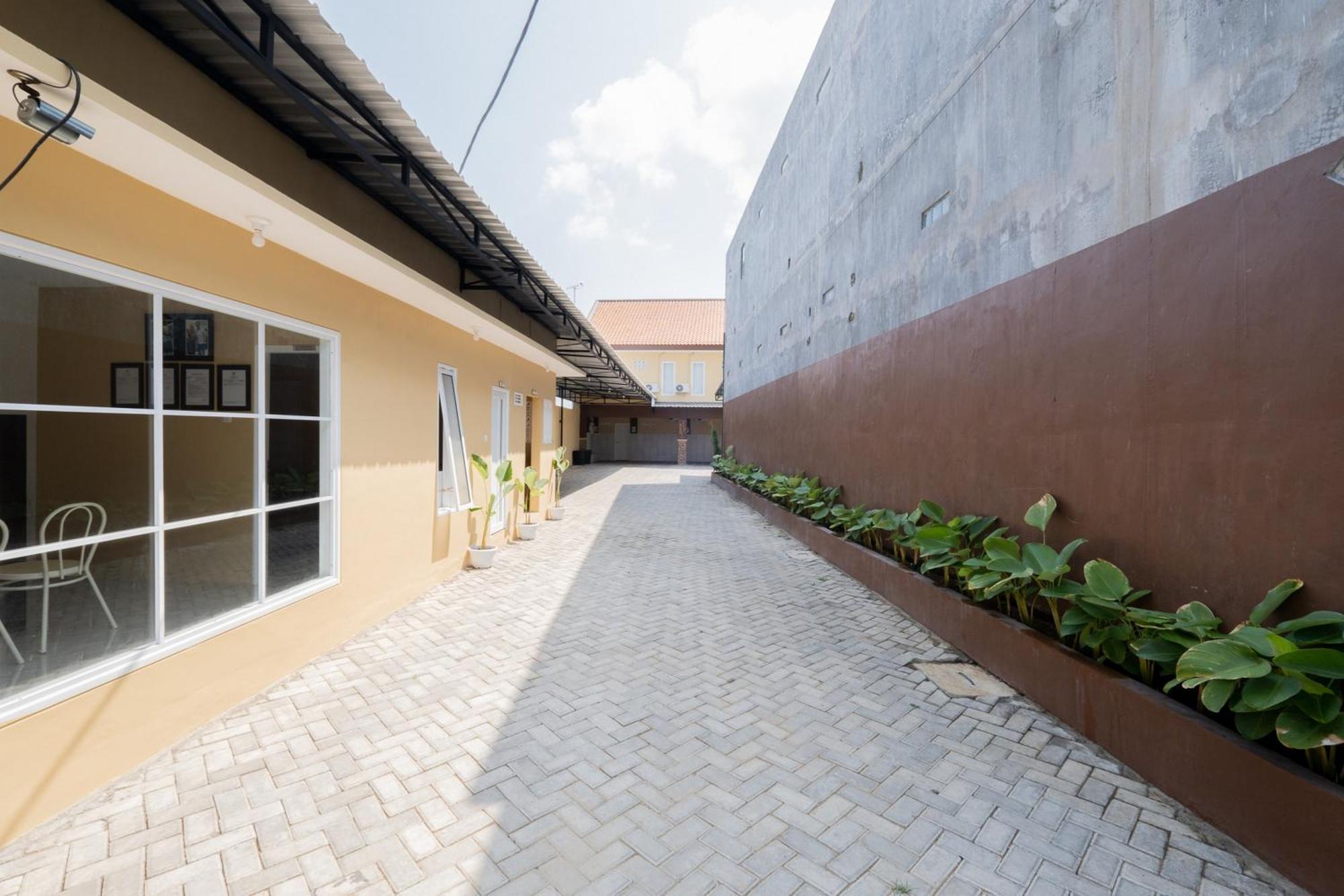 Kedungwaru Reddoorz Syariah Near Rsud Dr Iskak Tulungagung酒店 外观 照片
